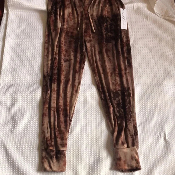 NWT Red Haute Velour Basic Joggers Small - Picture 4 of 8